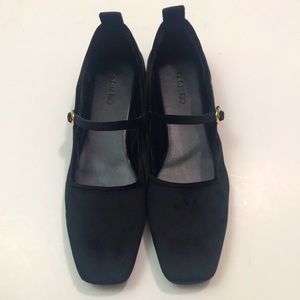 Farm Rio black faux velvet pump, size 8, NIB